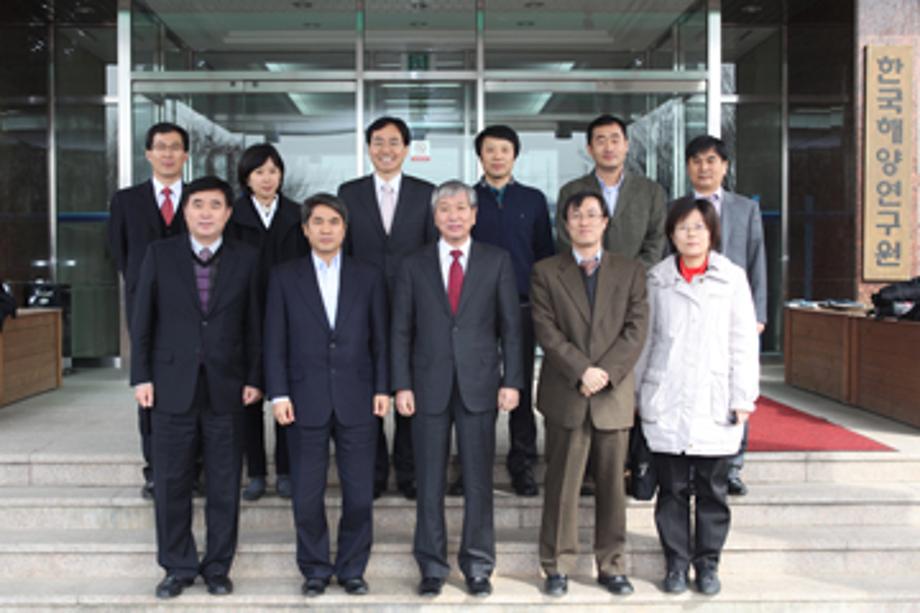 Mr. JANG Gyeong-sang, an aide to Vice Minister of Education, Science and Technology visits KORDI_image0