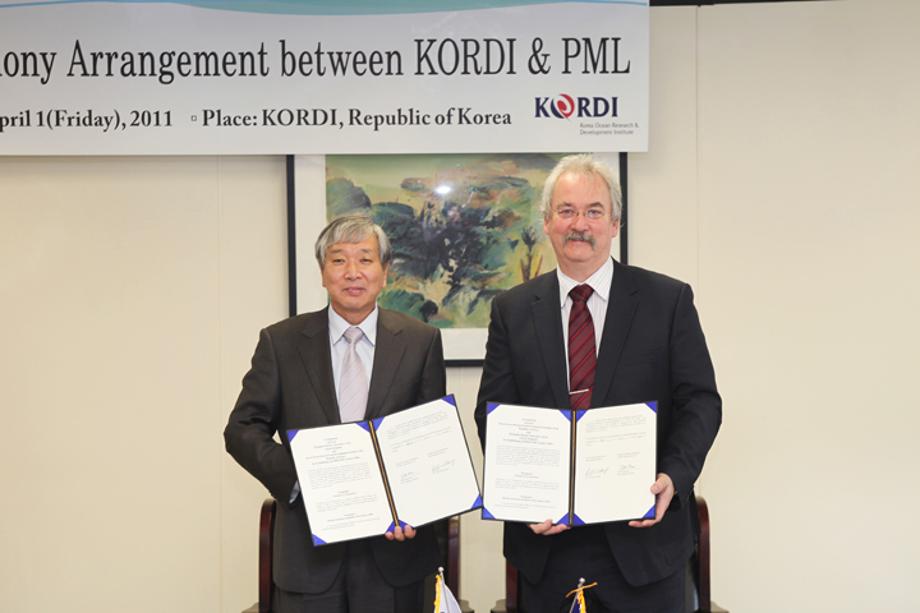 Inking ceremony for an agreement to found a KORDI-EU laboratory with the Plymouth Marine Laboratory (PML) of the UK_image0