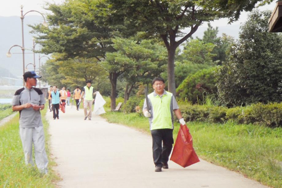 Environmental cleanup with the public institution in Geoje city_image1