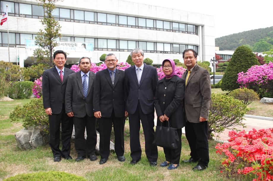 Visit by the head of the Indonesian National Academy of Sciences_image0