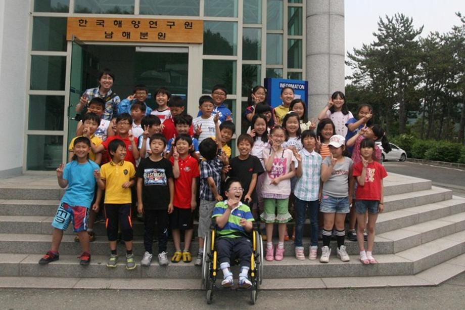 Education donation experiential learning IlWon elementary School NamHae Branch_image1