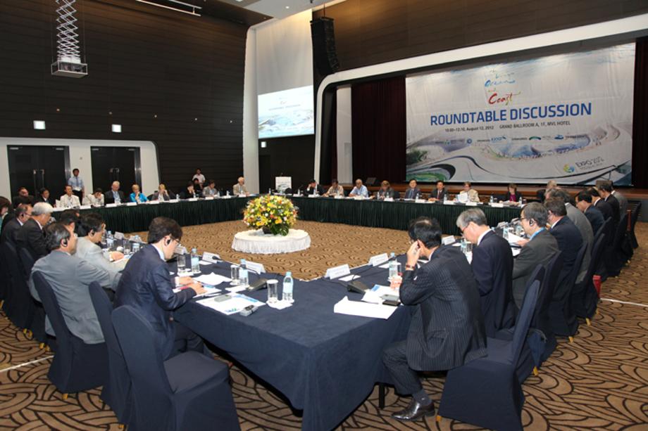 Roundtable Discussion at Yeosu Declaration Forum_image1
