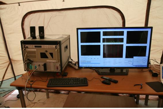 Equipment for analysis of data transmitted in realtime via submarine sonar cables, with a monitor displaying sonar signals.