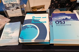사진 6. KIOST와 한국해양학회가 공동으로 발간하는 「Ocean Science Journal」