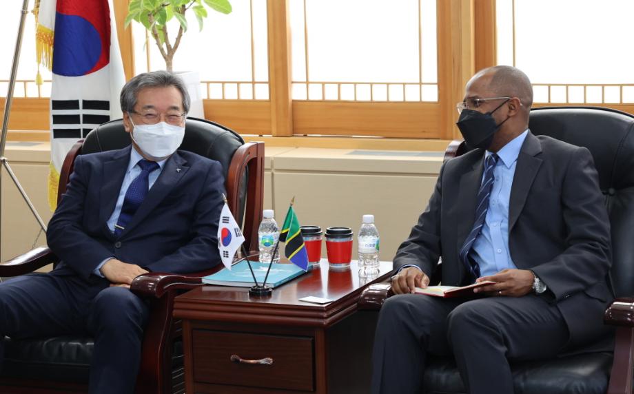 A visit by Tanzania Embassy_image0
