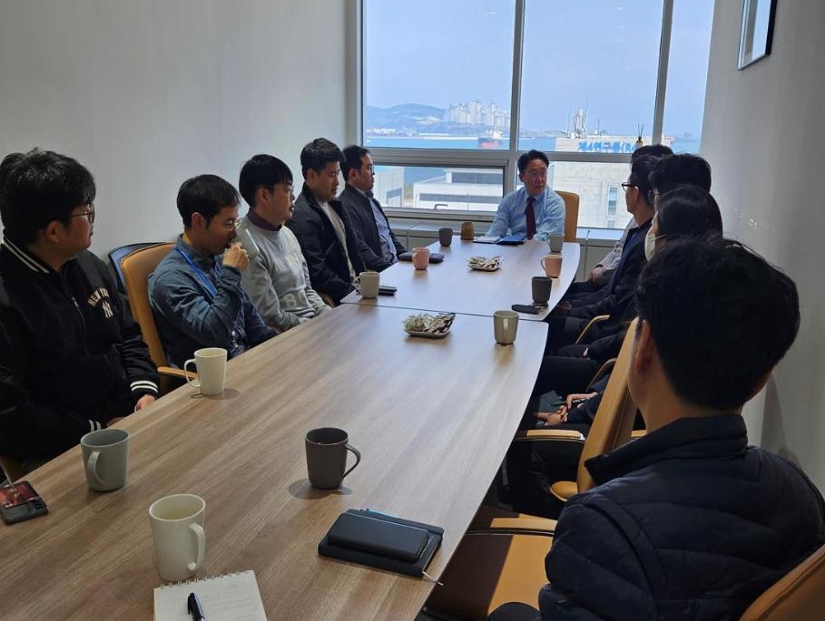Held a meeting of new employees
							