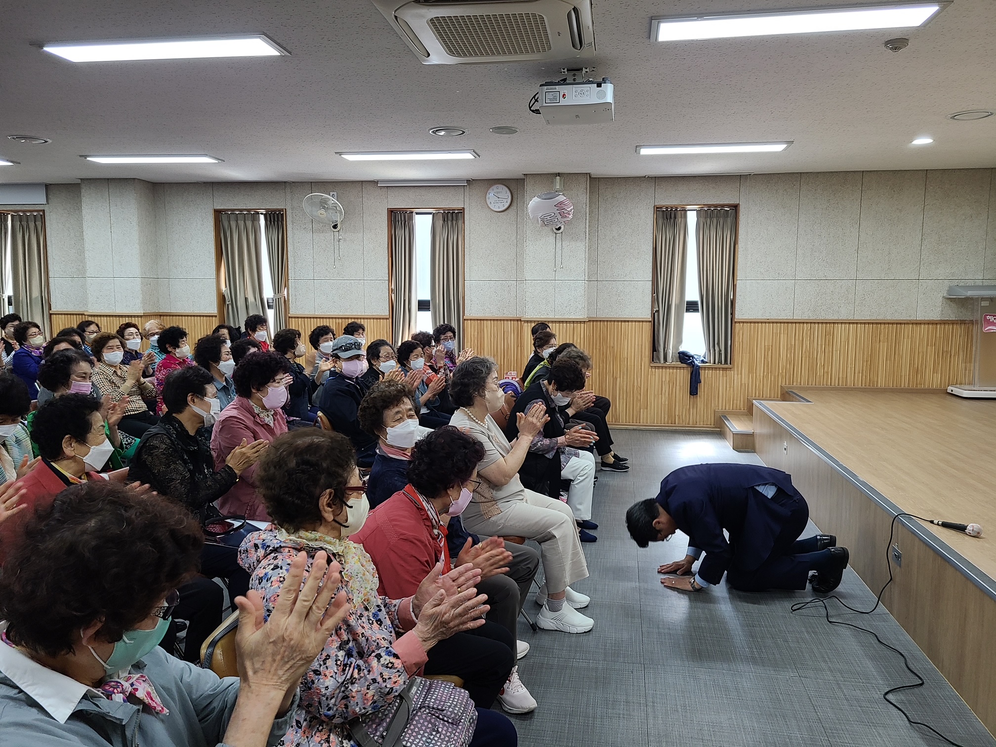 영도구 어르신과 만남의 자리 마련
							