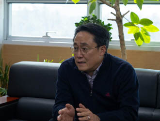 “새로운 50년의 초대 원장으로서 해양특구시대 열겠다!”의 사진
