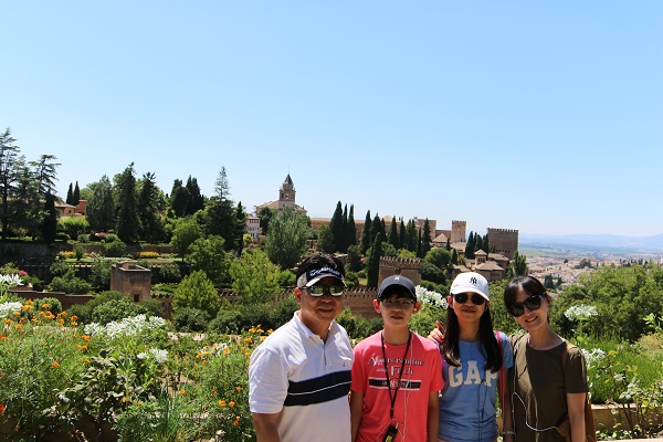 사진 8. 가족들과 함께 한 스페인 여행